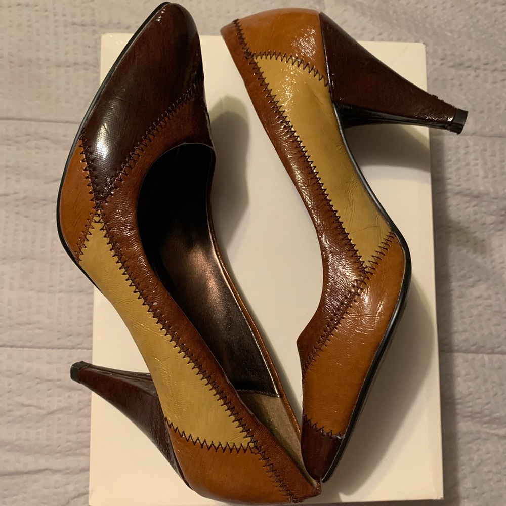 👠HOST PICK👠VEUC Unlisted Size 8.5 Brown and Tan patent patchwork pumps. - Picture 1 of 4